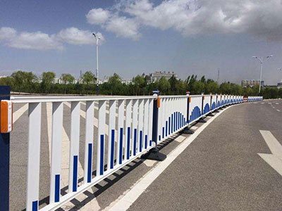 道路隔离护栏图片2